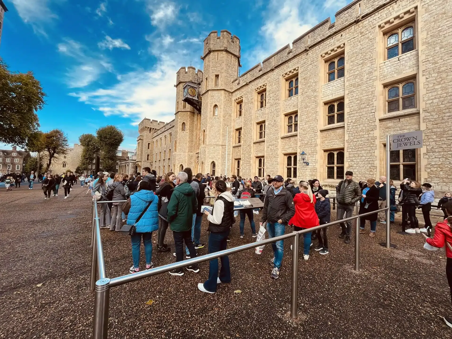 Planning Your Visit: Queues, Peak Times, and a Calm Loop